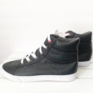 CAT & JACK black hi-tops sneakers STARS lining shoes SIZE Big boy 6 LIKE NEW‎